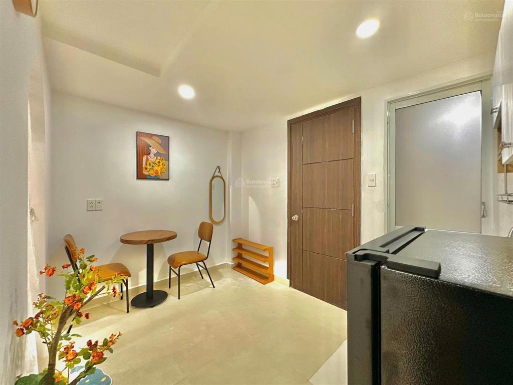 Cho thuê căn hộ dịch vụ cao cấp  1pn riêng, bếp tách  giá chỉ 6,5tr trung tâm quận phú nhuận