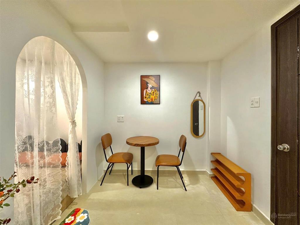 Cho thuê căn hộ dịch vụ cao cấp  1pn riêng, bếp tách  giá chỉ 6,5tr trung tâm quận phú nhuận