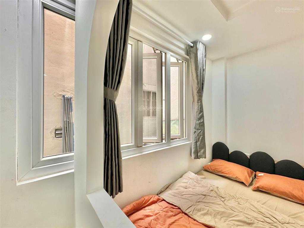 Cho thuê căn hộ dịch vụ cao cấp  1pn riêng, bếp tách  giá chỉ 6,5tr trung tâm quận phú nhuận