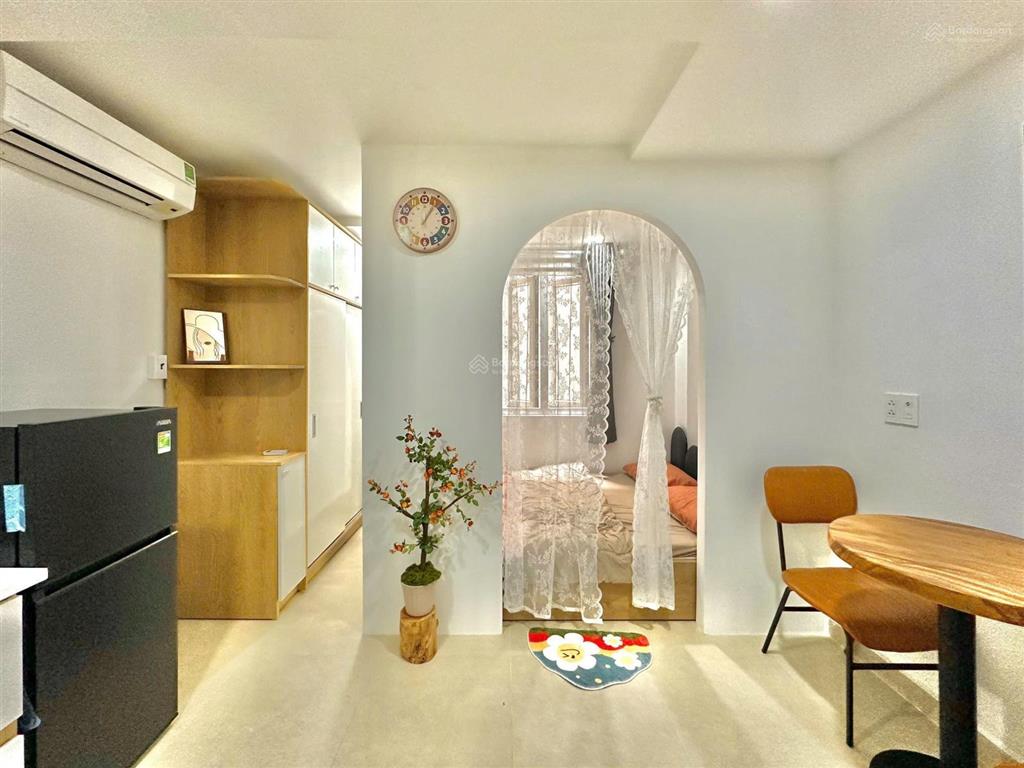 Cho thuê căn hộ dịch vụ cao cấp  1pn riêng, bếp tách  giá chỉ 6,5tr trung tâm quận phú nhuận