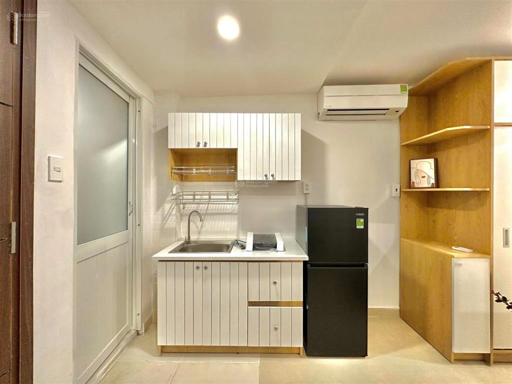 Cho thuê căn hộ dịch vụ cao cấp  1pn riêng, bếp tách  giá chỉ 6,5tr trung tâm quận phú nhuận