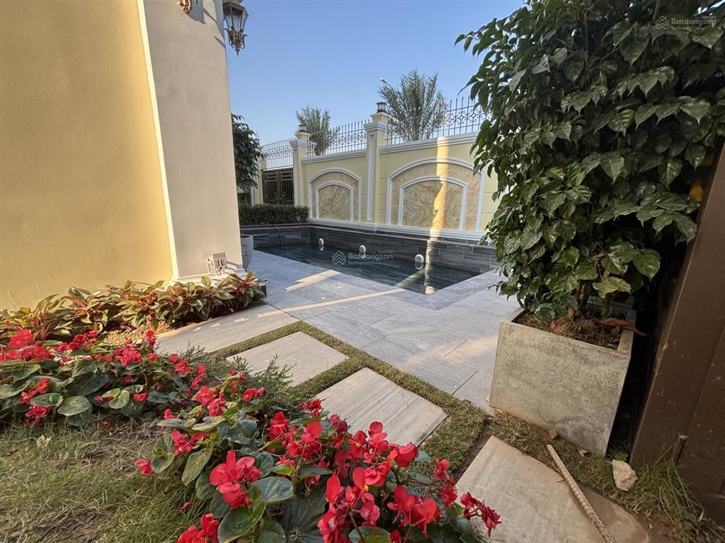 Bán bt đơn lập tinh hoa 2 lô 58 hướng tb 365,5m2 đất xd 921,3m2 thô view giữa vườn hoa lớn 135 tỷ