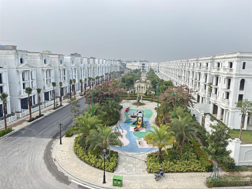 Bán bt đơn lập tinh hoa 2 lô 58 hướng tb 365,5m2 đất xd 921,3m2 thô view giữa vườn hoa lớn 135 tỷ
