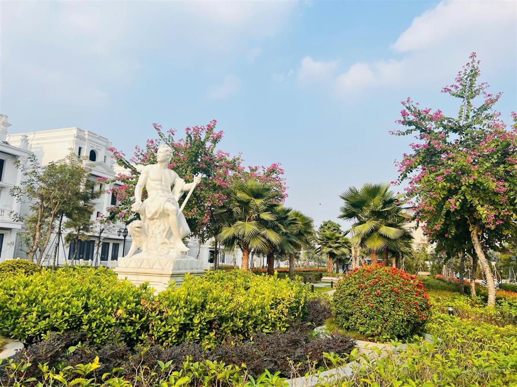 Bán bt đơn lập tinh hoa 2 lô 58 hướng tb 365,5m2 đất xd 921,3m2 thô view giữa vườn hoa lớn 135 tỷ
