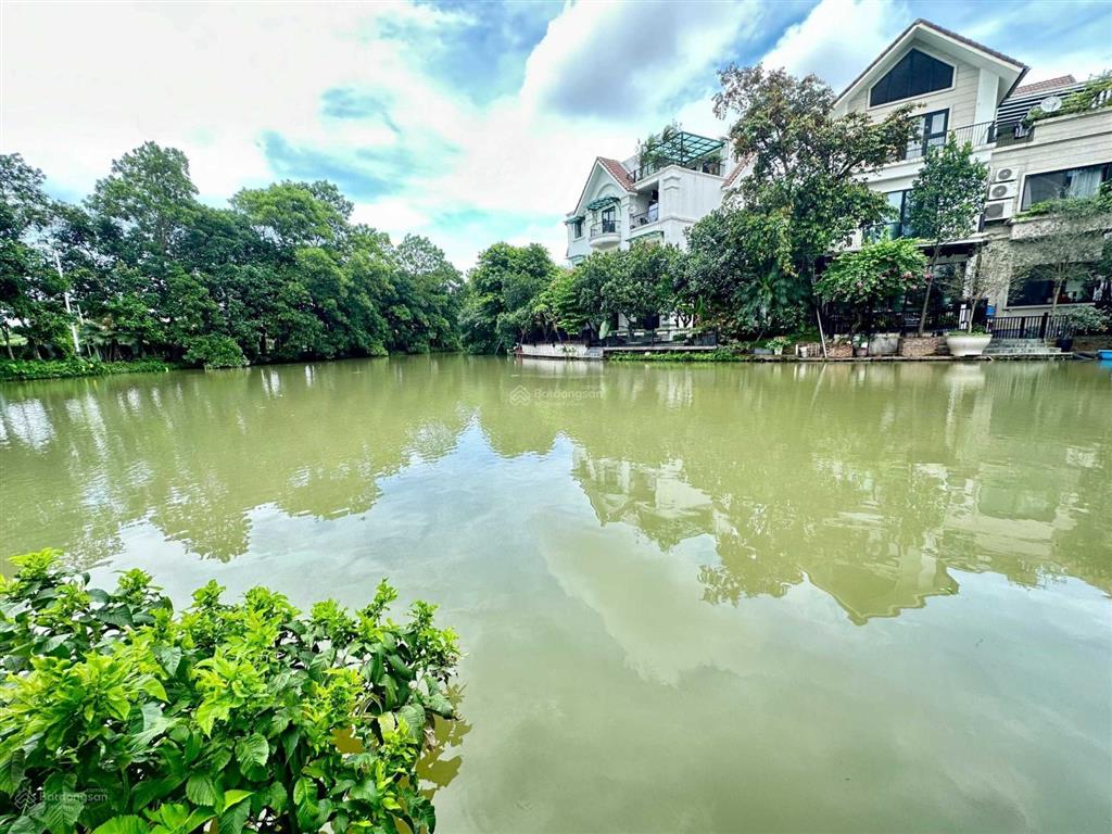 Bán gấp bt hoa sữa 07  06 hướng đb 412.5m2 xây dựng 724.1m2 view vườn hoa lớn sông miên man, 109tỷ