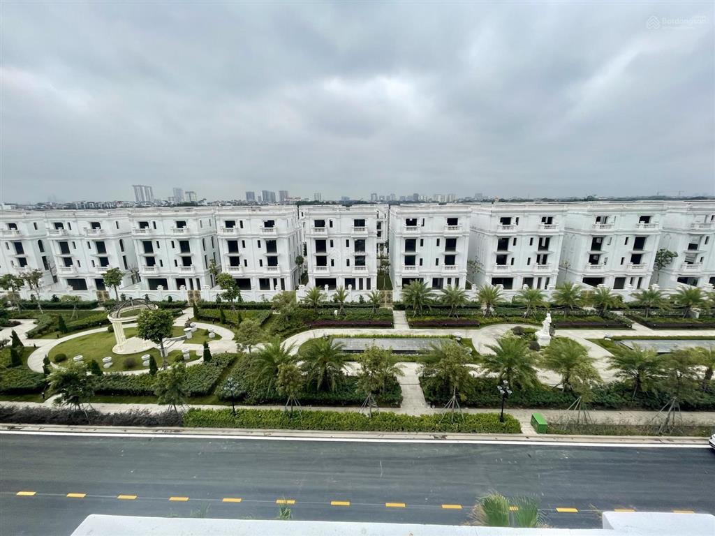 Bán gấp bt long biên golf villas hướng đn, 338m2 có hầm căn thô xd 800m2 view vườn hoa giá 118 tỷ