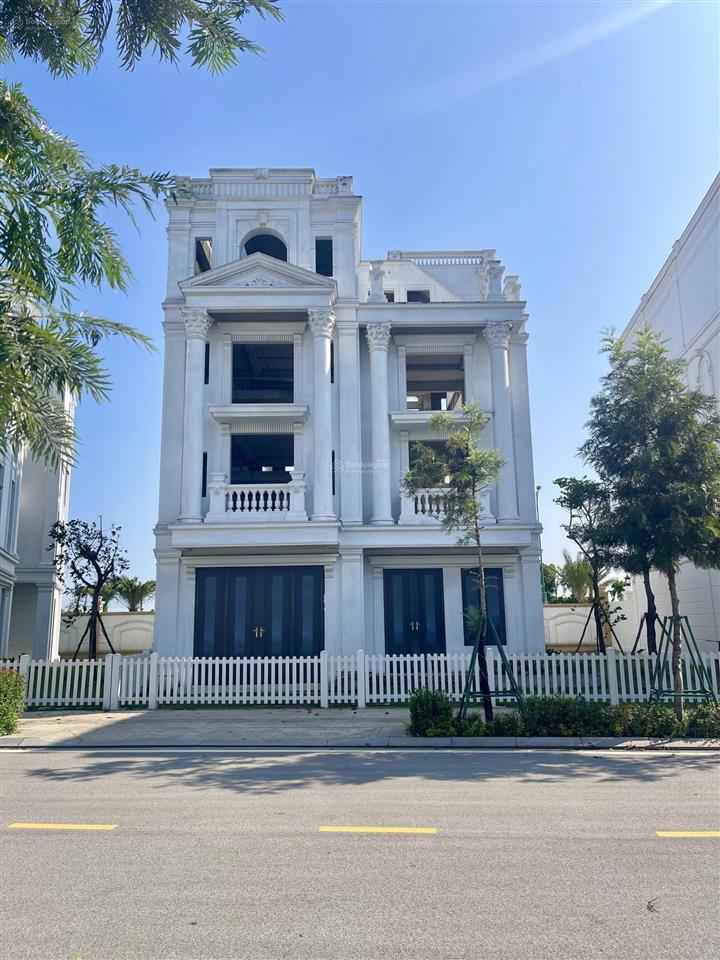 Bán gấp bt long biên golf villas hướng đn, 338m2 có hầm căn thô xd 800m2 view vườn hoa giá 118 tỷ