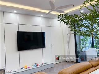 Chủ chuyển xuống liền kề nên cần bán căn hộ 142m2 ban công đông nam giá 9.1 tỷ bao phí 