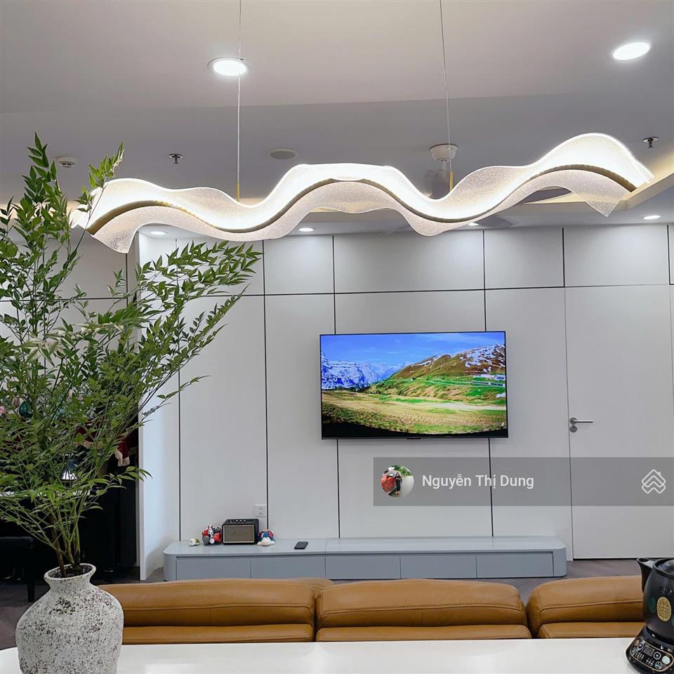 Chủ chuyển xuống liền kề nên cần bán căn hộ 142m2 ban công đông nam giá 8.7 tỷ bao phí