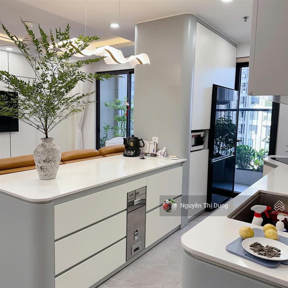 Chủ chuyển xuống liền kề nên cần bán căn hộ 142m2 ban công đông nam giá 8.7 tỷ bao phí