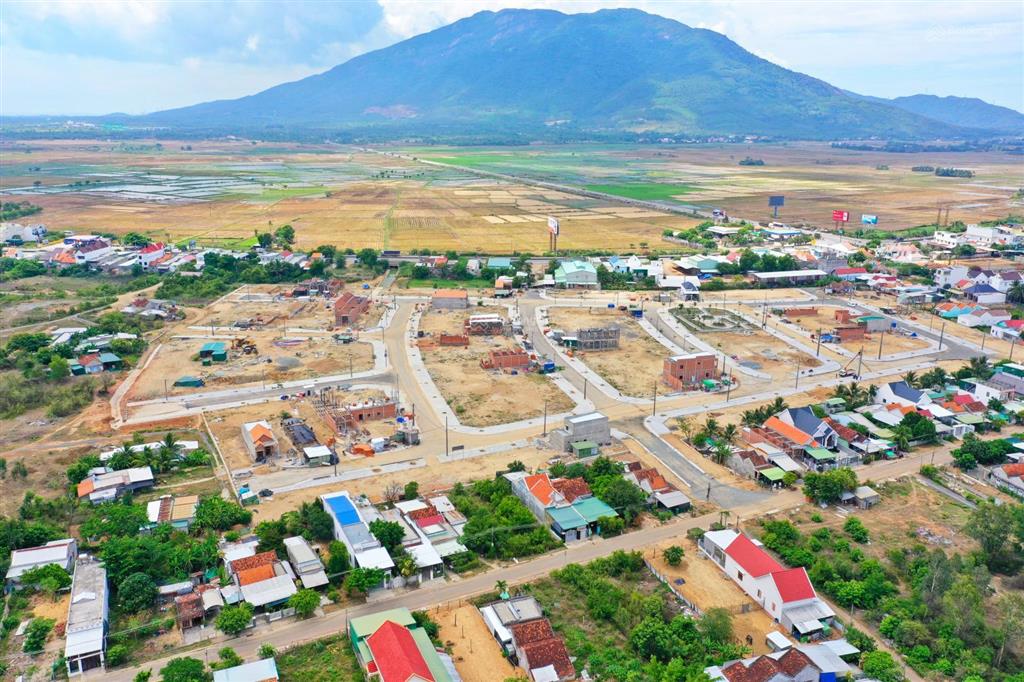 Bán đất tái định cư hà thanh 2 150m2 nút giao cao tốc cửa ngõ cảng nam vân phong giá 1 tỷ 550