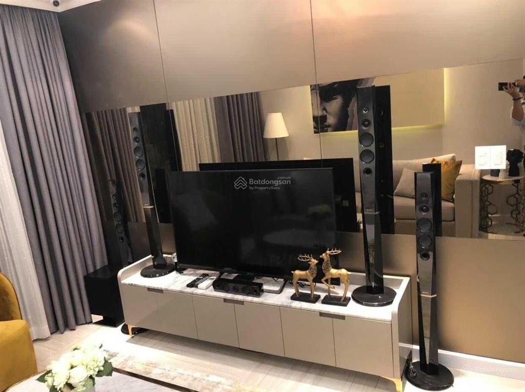 Chính chủ bán gấp căn hộ 2 phòng ngủ everrich infinity quận 5 80m2 full nội thất.  0927 287 ***