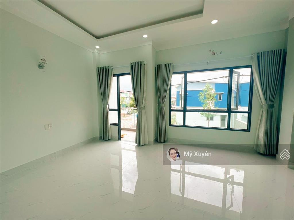 Chủ kẹt tiền cần bán căn nhà đã hoàn thiện, đang có hợp đồng thuê sẵn, cạnh trường đại học việt đức