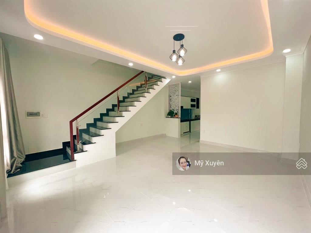 Chủ kẹt tiền cần bán căn nhà đã hoàn thiện, đang có hợp đồng thuê sẵn, cạnh trường đại học việt đức