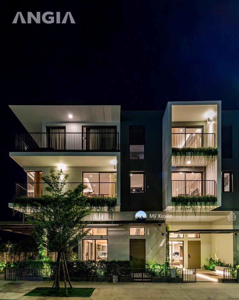 Bán căn nhà phố standard view hồ bơi  full nội thất cao cấp giá 6,5 tỷ