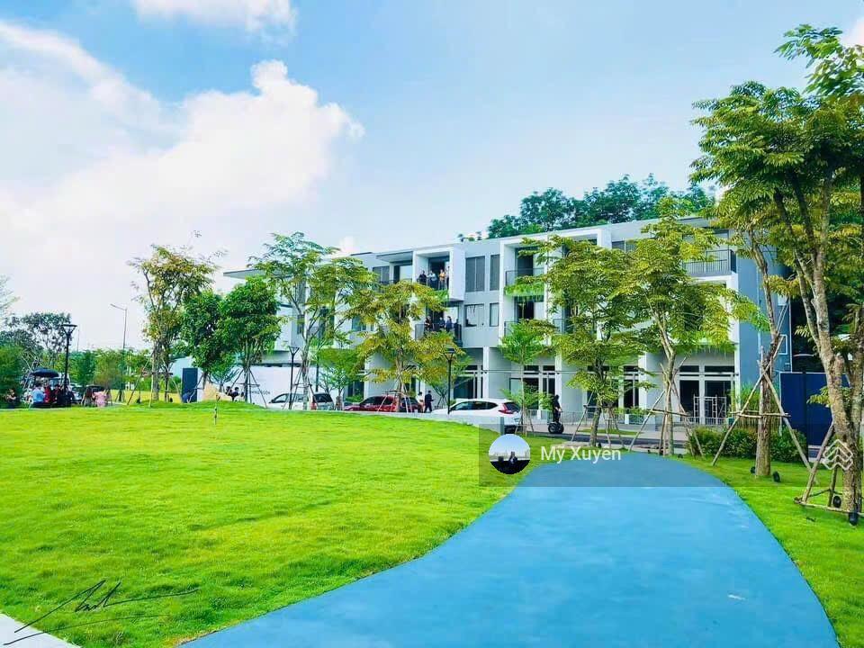 Bán căn nhà phố standard view hồ bơi  full nội thất cao cấp giá 6,5 tỷ