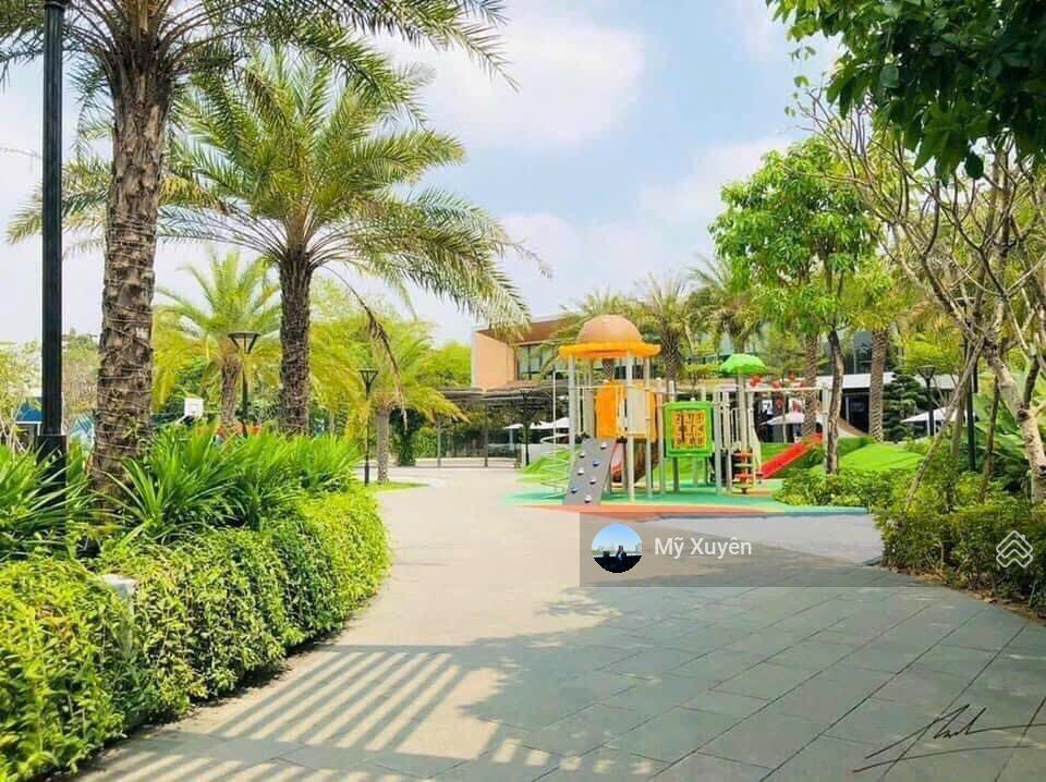 Bán căn nhà phố standard view hồ bơi  full nội thất cao cấp giá 6,5 tỷ