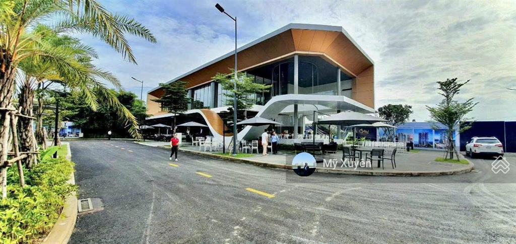 Bán căn nhà phố standard view hồ bơi  full nội thất cao cấp giá 6,5 tỷ