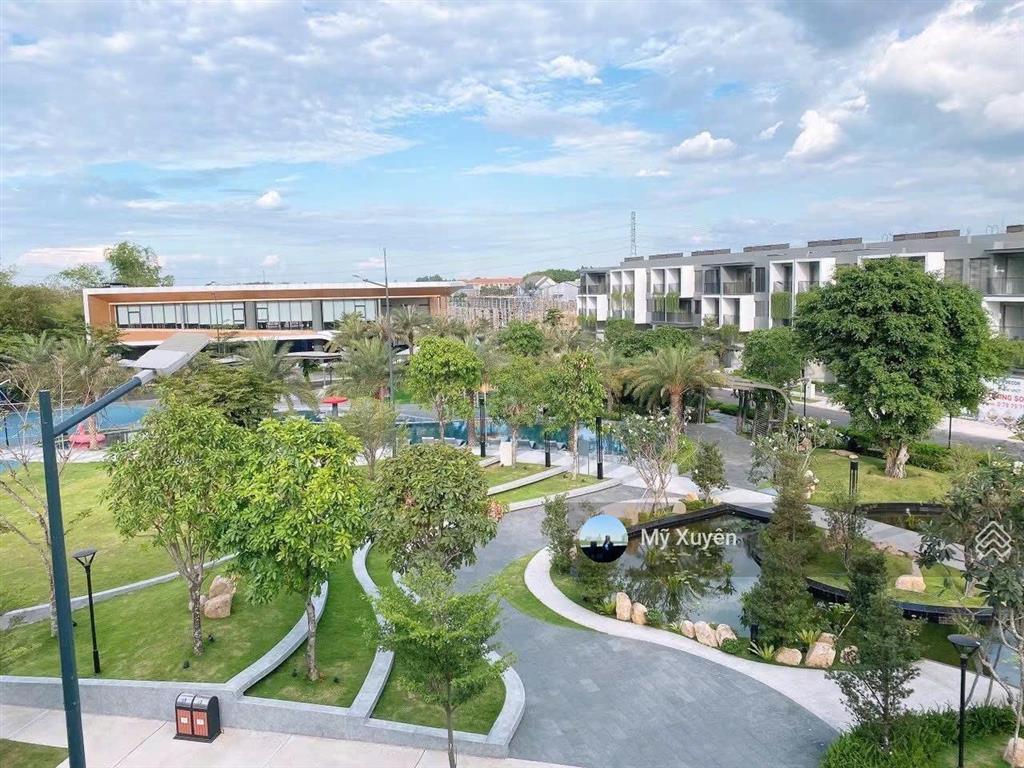 Bán căn nhà phố standard view hồ bơi  full nội thất cao cấp giá 6,5 tỷ