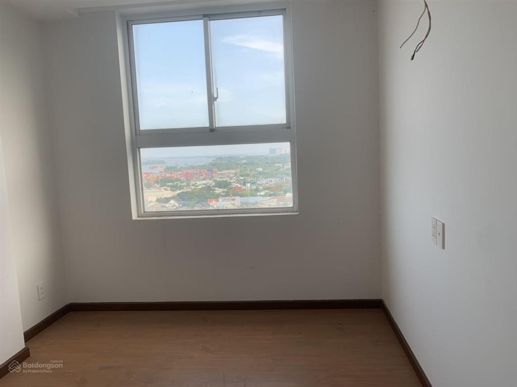 Bán gấp căn góc nhà trống, giá 1,8 tỷ ,sổ sẵn sang ngayo932o13216