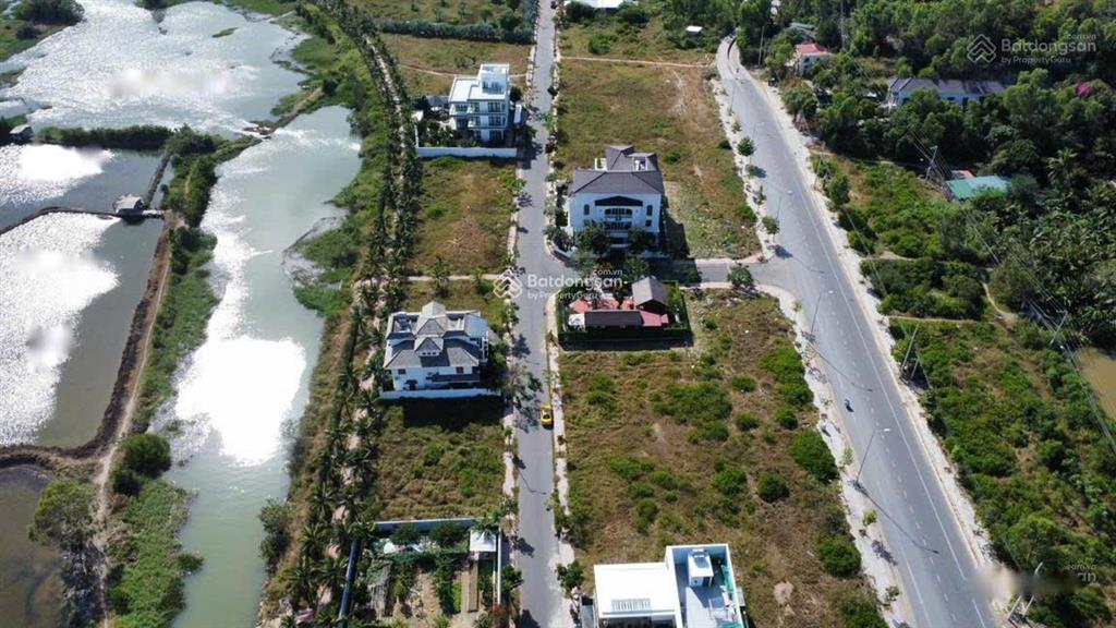 Bán lô biệt thự ven sông tắc tp nha trang, đối diện sun charmora city. giá 26 triệu/m2