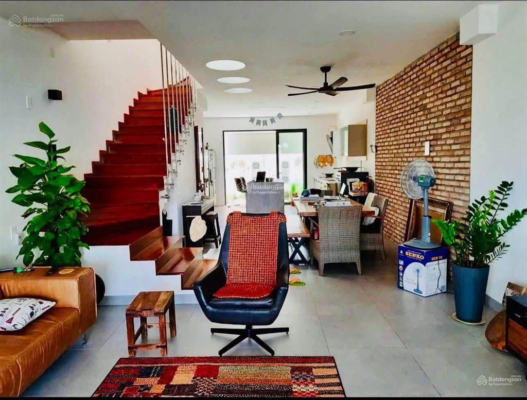 9.5 tỷ, nhà gói 2 3 tầng có sổ hồng, full nội thất tp nha trang