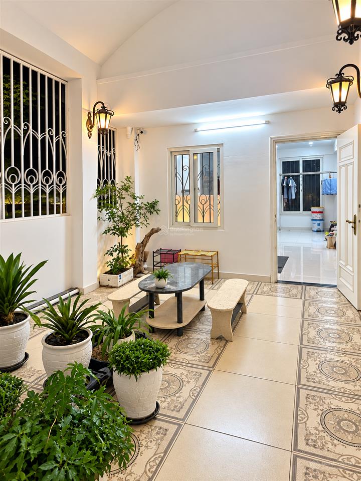 Bán 4 tầng mặt tiền đường cao văn bé  nha trang , gần mường thanh viễn triều gần biển . 10 tỷ