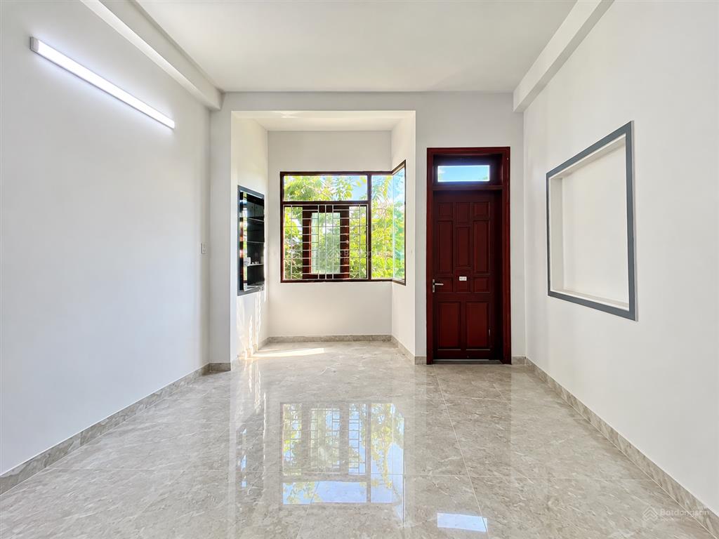 Bán nhà 3 tầng mặt tiền đường bờ kè xốm cồn tp nha trang , view sông. giá 7.7 tỷ .