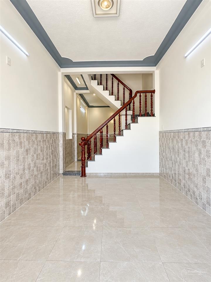 Bán nhà 3 tầng mặt tiền đường bờ kè xốm cồn tp nha trang , view sông. giá 7.7 tỷ .