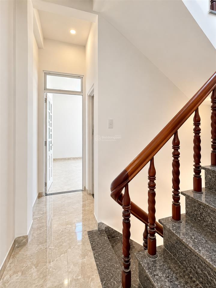 Bán nhà 3 tầng mặt tiền đường bờ kè xốm cồn tp nha trang , view sông. giá 7.7 tỷ .