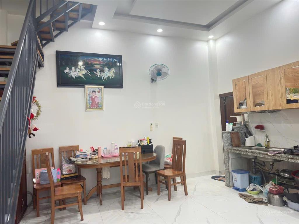 Chính chủ bán nhà dương quảng hàm, ngay nhà thờ bến hải, dt 58m2, 2 lầu, cho thuê 17tr/th