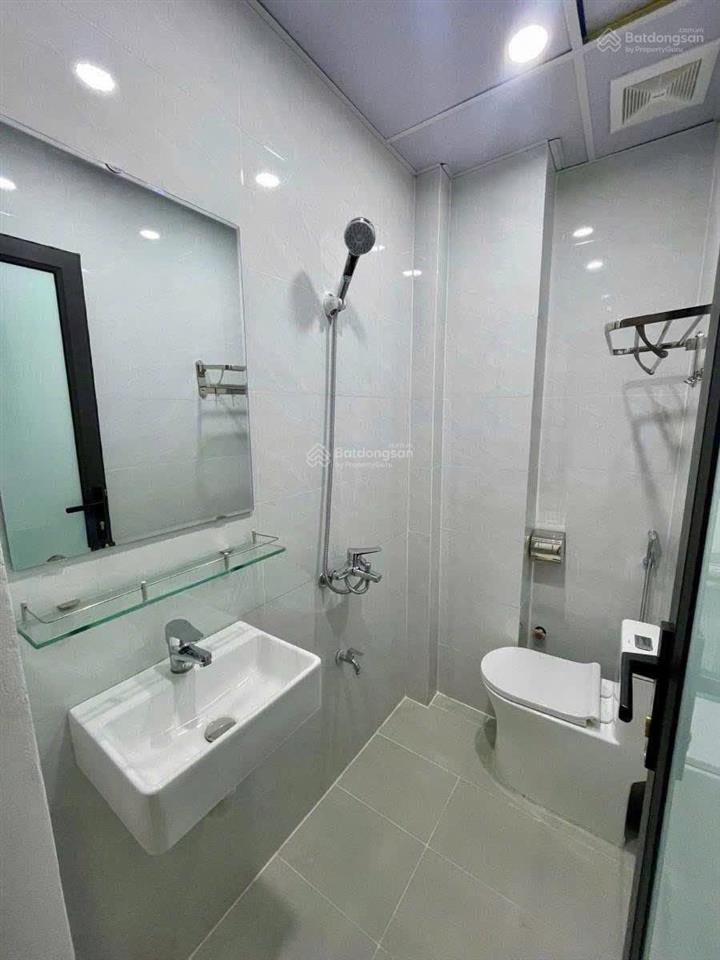 Phòng ccmn xây mới 7 tầng thang máy, có ban công tại ngọc khánh, giường đôi full nt, giá thuê 5.4tr