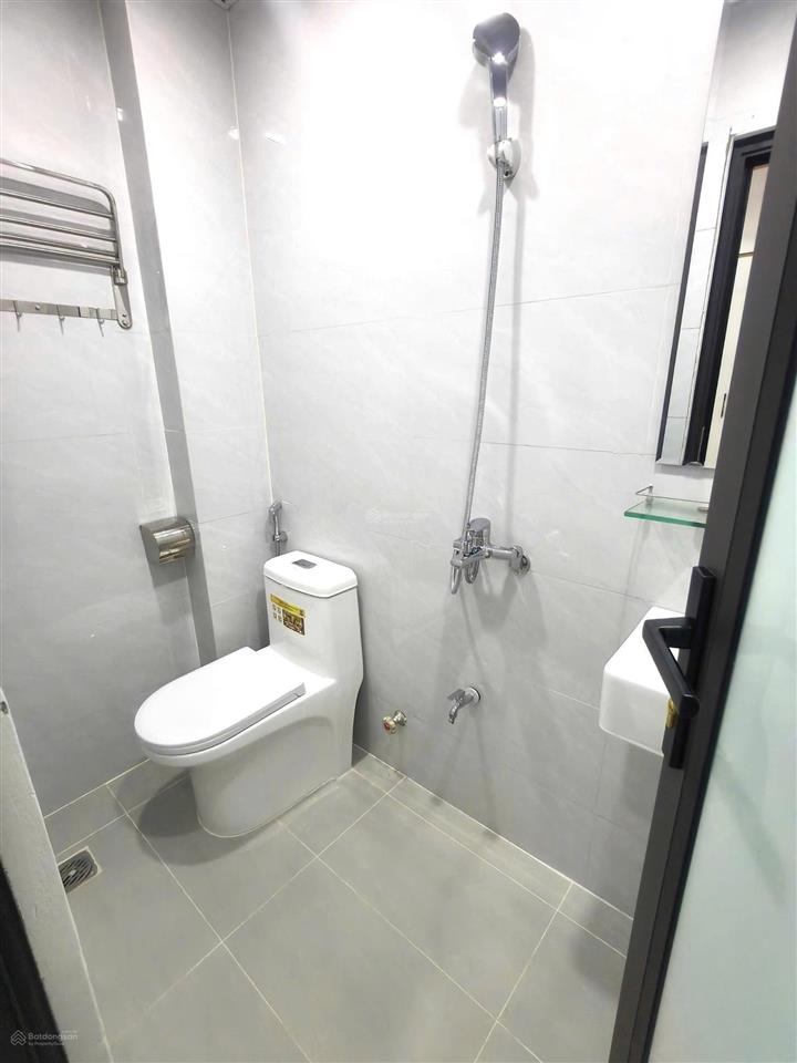 Phòng t3 toà ccmn ngã tư láng hạ  đê la thành, giường tầng, cửa sổ thoáng, không chung chủ, 5tr/th