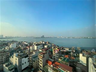 Chủ nhà cần bán căn hộ 3pn view trọn hồ tây.  em loan 0372 004 *** để xem nhà trực tiếp