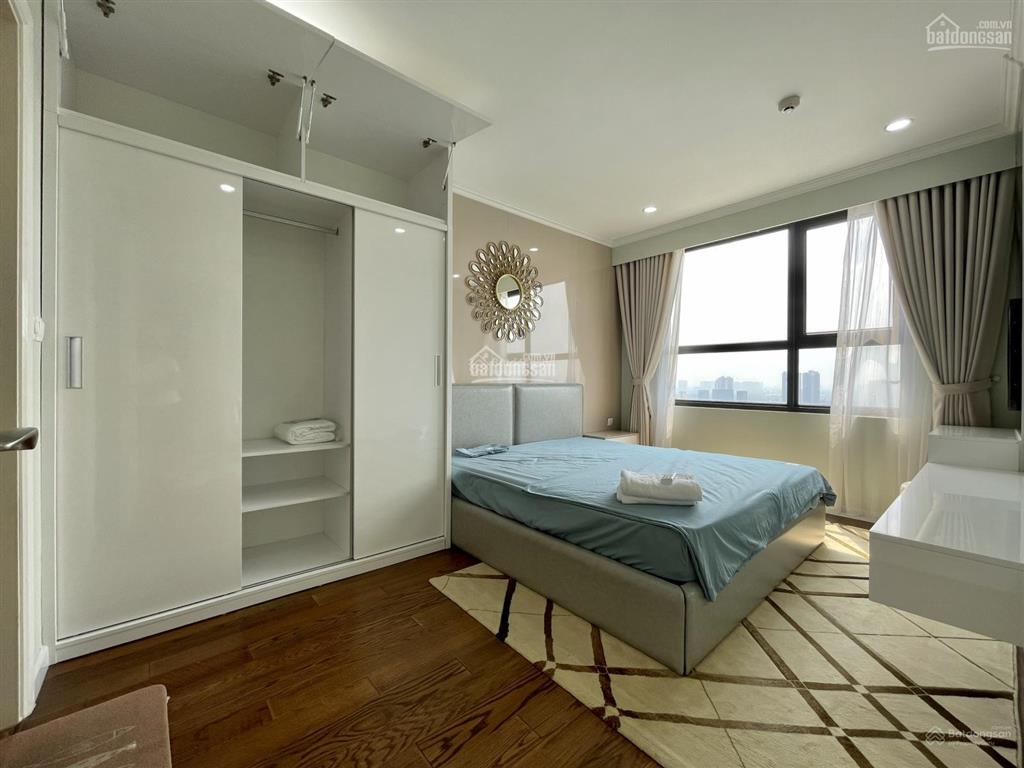 Chính chủ cần bán căn hộ 2pn đông nam tại vinhomes nguyễn chí thanh, 86m2, 2pn, tầng cao.