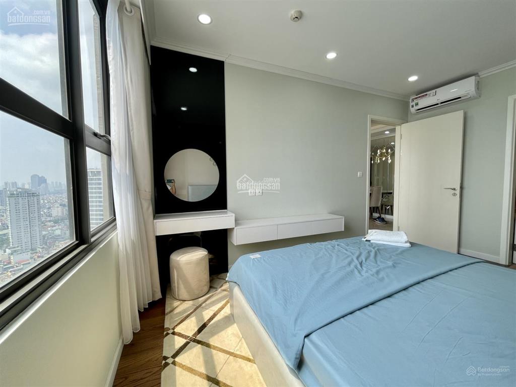 Chính chủ cần bán căn hộ 2pn đông nam tại vinhomes nguyễn chí thanh, 86m2, 2pn, tầng cao.