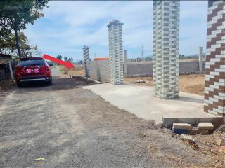 Bán 1000m2 sẵn 60m2 tc đất đỏ tp.hcm chính chủ giá chỉ 2 tỷ 5 tặng giếng nước, điện tận nơi, cổng