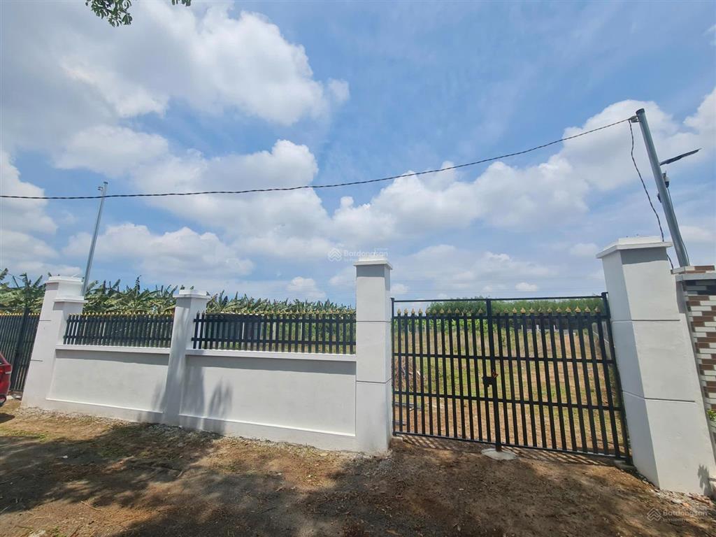 Bán 1000m2 sẵn 60m2 tc đất đỏ tp. hcm chính chủ giá chỉ 2 tỷ 4 tặng giếng nước, điện tận nơi, cổng