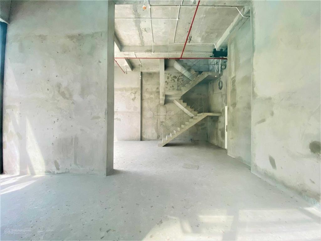 Cho thuê shophouse vinhomes golden river với giá thuê 50tr/th.  0904 320 *** mr. nguyên