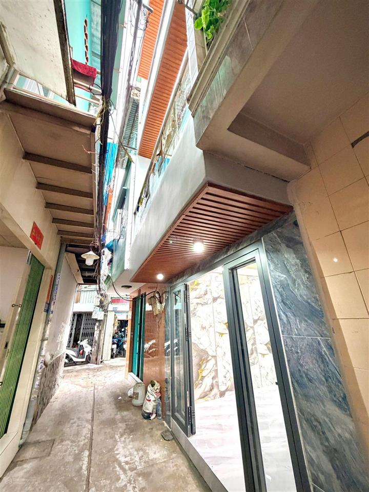 Bán nhà mới, vào ở ngay, hiện đại 1 trệt 2 lầu lạc long quân quận 11.