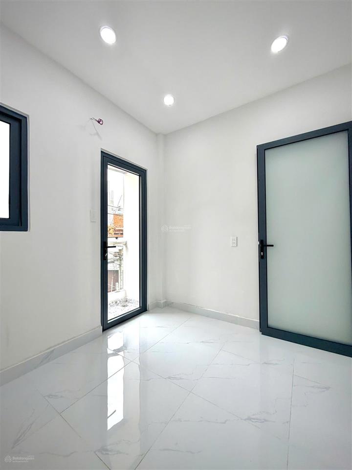 Bán nhà chiến lược  quận bình tân. nhà mới vào ở ngay, công năng đầy đủ giá tốt.