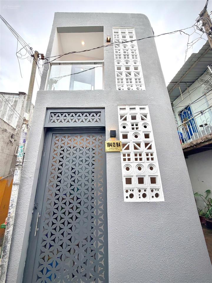 Bán nhà chiến lược  quận bình tân. nhà mới vào ở ngay, công năng đầy đủ giá tốt.
