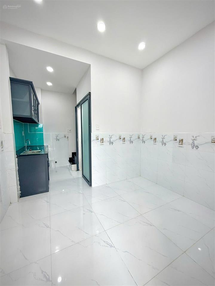 Bán nhà chiến lược  quận bình tân. nhà mới vào ở ngay, công năng đầy đủ giá tốt.