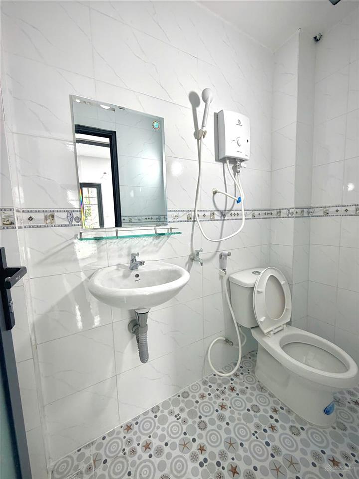 Bán nhà chiến lược  quận bình tân. nhà mới vào ở ngay, công năng đầy đủ giá tốt.