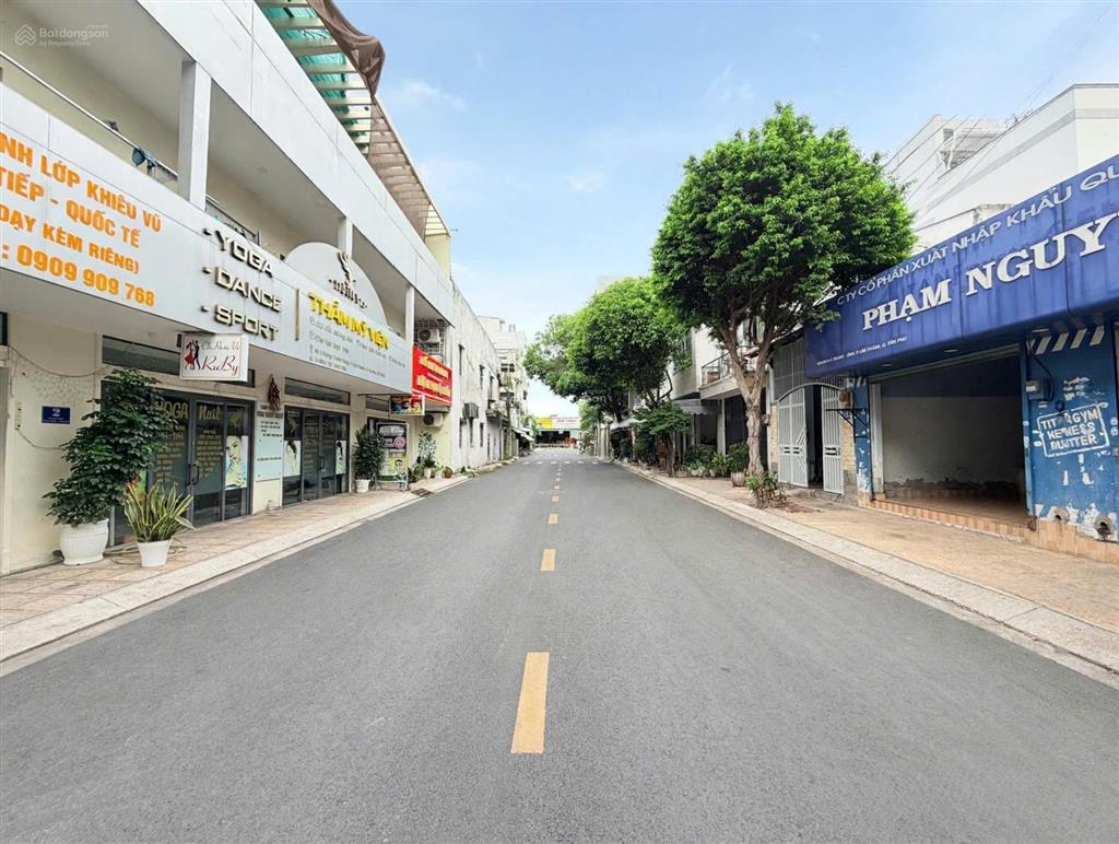 Bán nhà phố thành công tân thành tân phú, mặt tiền lớn nở hậu kinh doanh tốt.  0909 966 ***