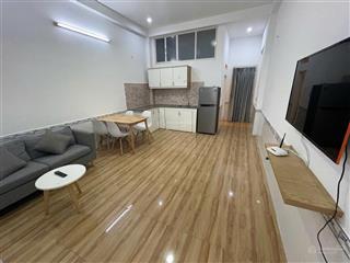 Cho thuê căn hộ 1pn sát bên chung cư bộ công an, có ban công, tách bếp, thang máy