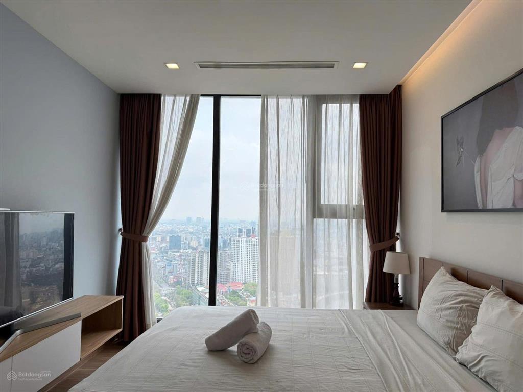 Cho thuê căn hộ cc tại vinhomes metroplis liễu giai, 130m2 3pn full đồ, căn góc giá khoảng 50tr