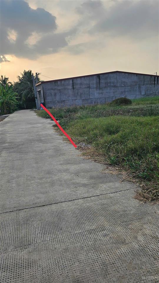 Bán gấp đất thổ cư đường bê tông, sổ đỏ sẵn, hướng đông, cách ql1a chỉ 1km, giá siêu tốt
