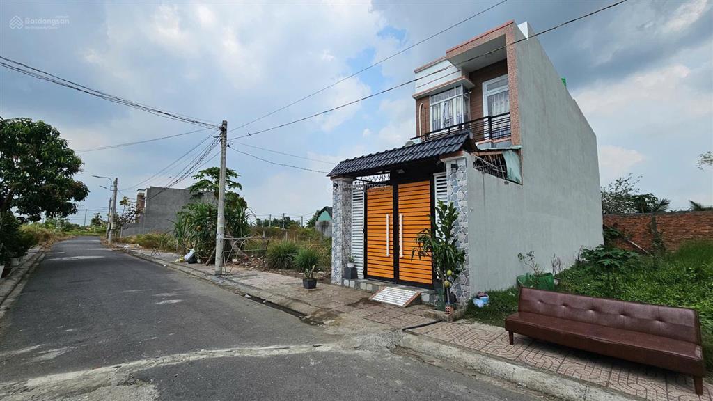 Bán nhanh lô đất thổ cư 116m2, đường nhựa, cần đước, cách ql 50 chỉ 100m, sổ sẵn, chỉ 1 tỷ