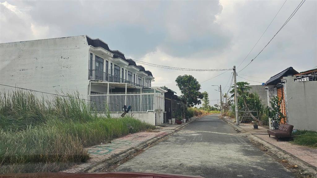 Bán nhanh lô đất thổ cư 116m2, đường nhựa, cần đước, cách ql 50 chỉ 100m, sổ sẵn, chỉ 1 tỷ